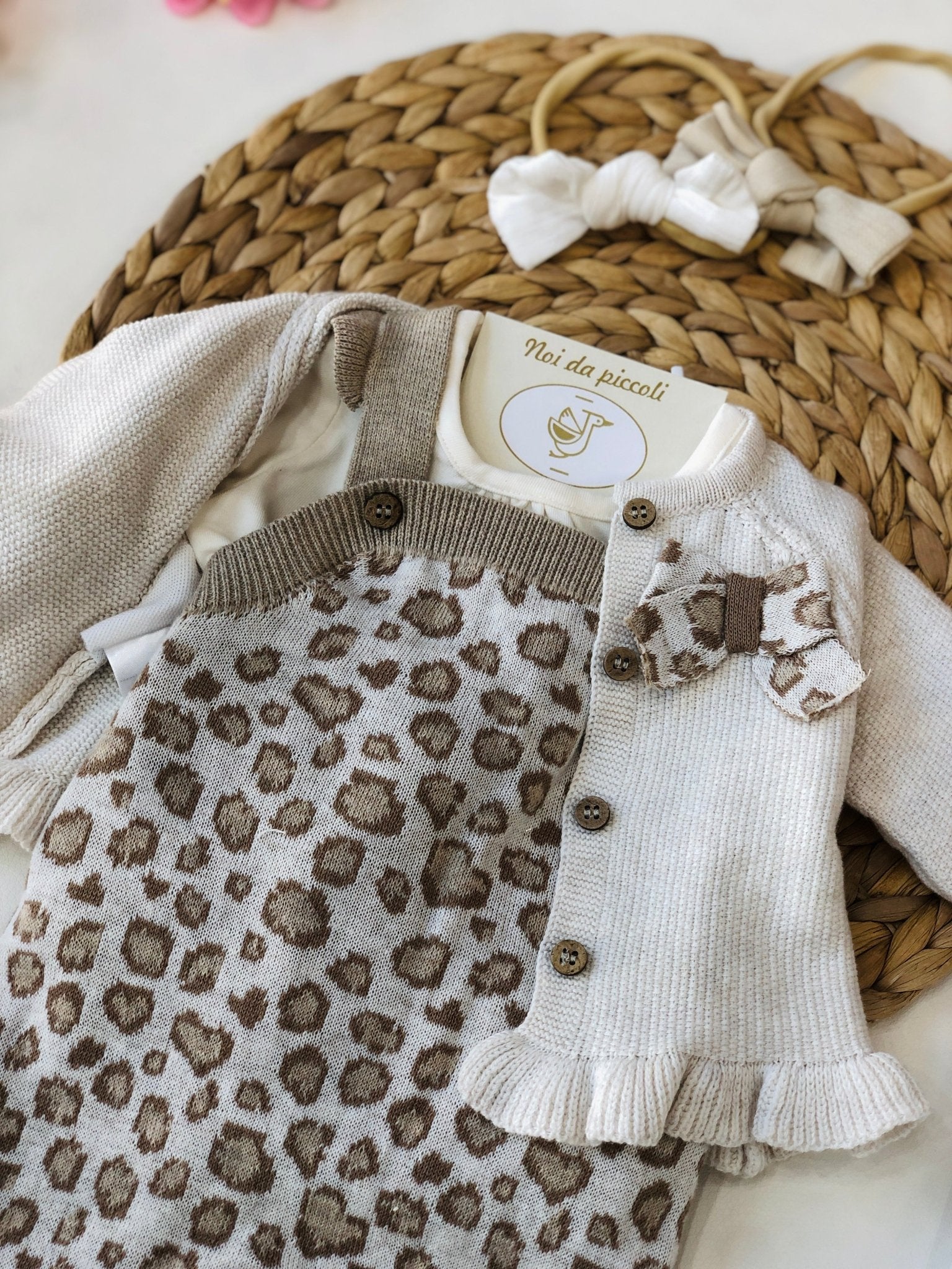 SALOPETTE CON MAGLIETTINA E GOLFINO BEIGE LEOPARD - Noi da piccoli