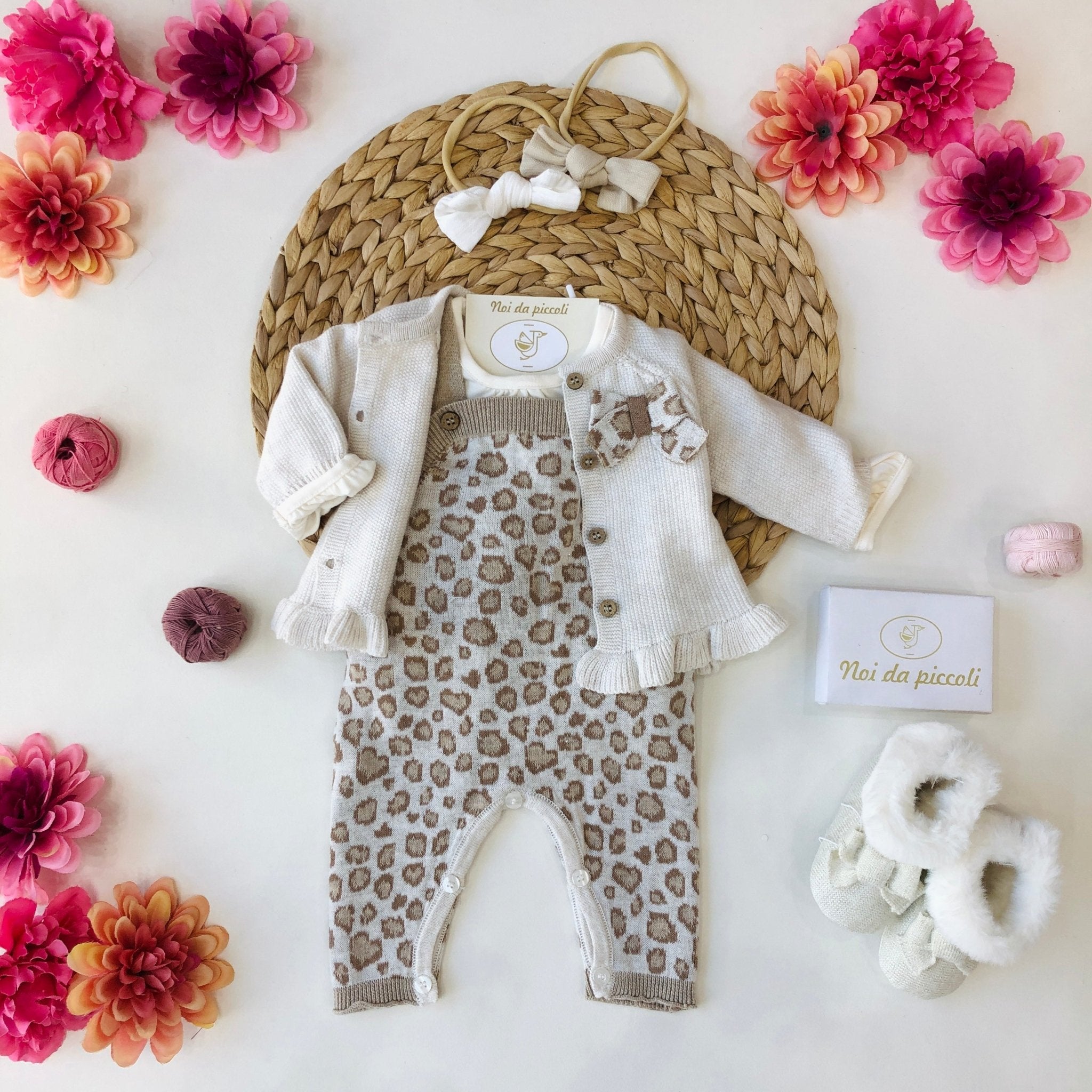 SALOPETTE CON MAGLIETTINA E GOLFINO BEIGE LEOPARD - Noi da piccoli