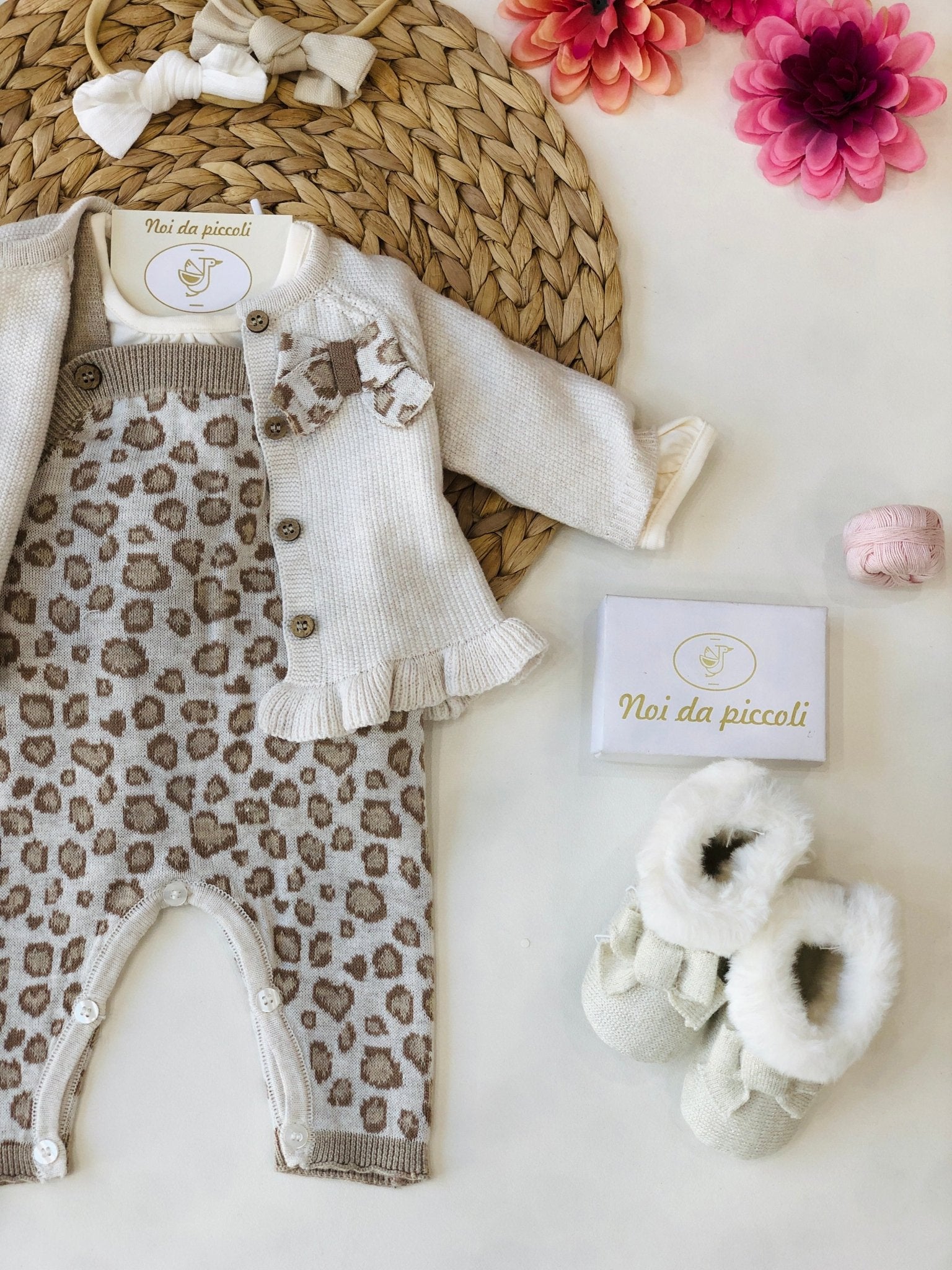 SALOPETTE CON MAGLIETTINA E GOLFINO BEIGE LEOPARD - Noi da piccoli