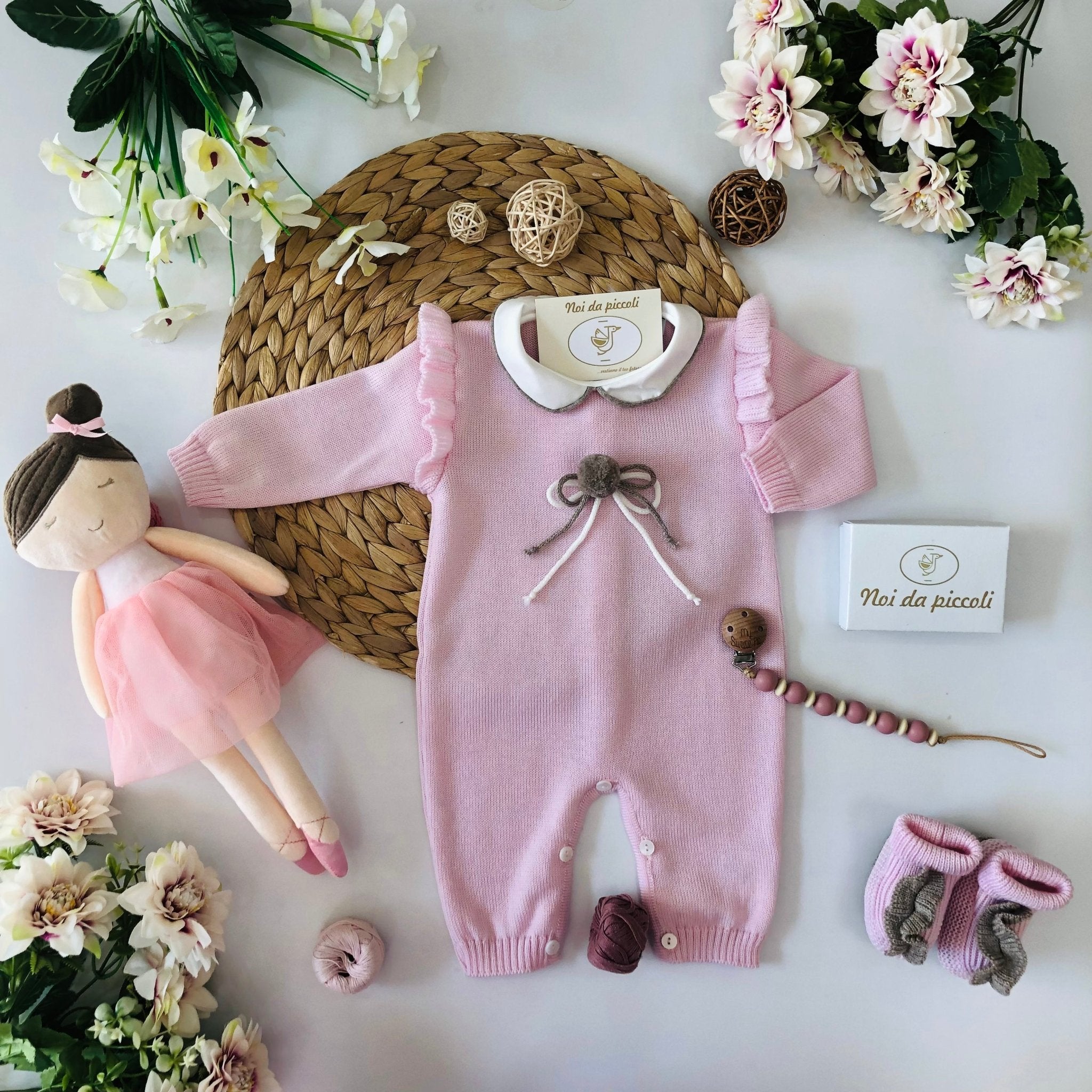 TUTINA CON BABBUCCE IN LANA MERINO EXTRAFINE ROSA E BEIGE - Noi da piccoli