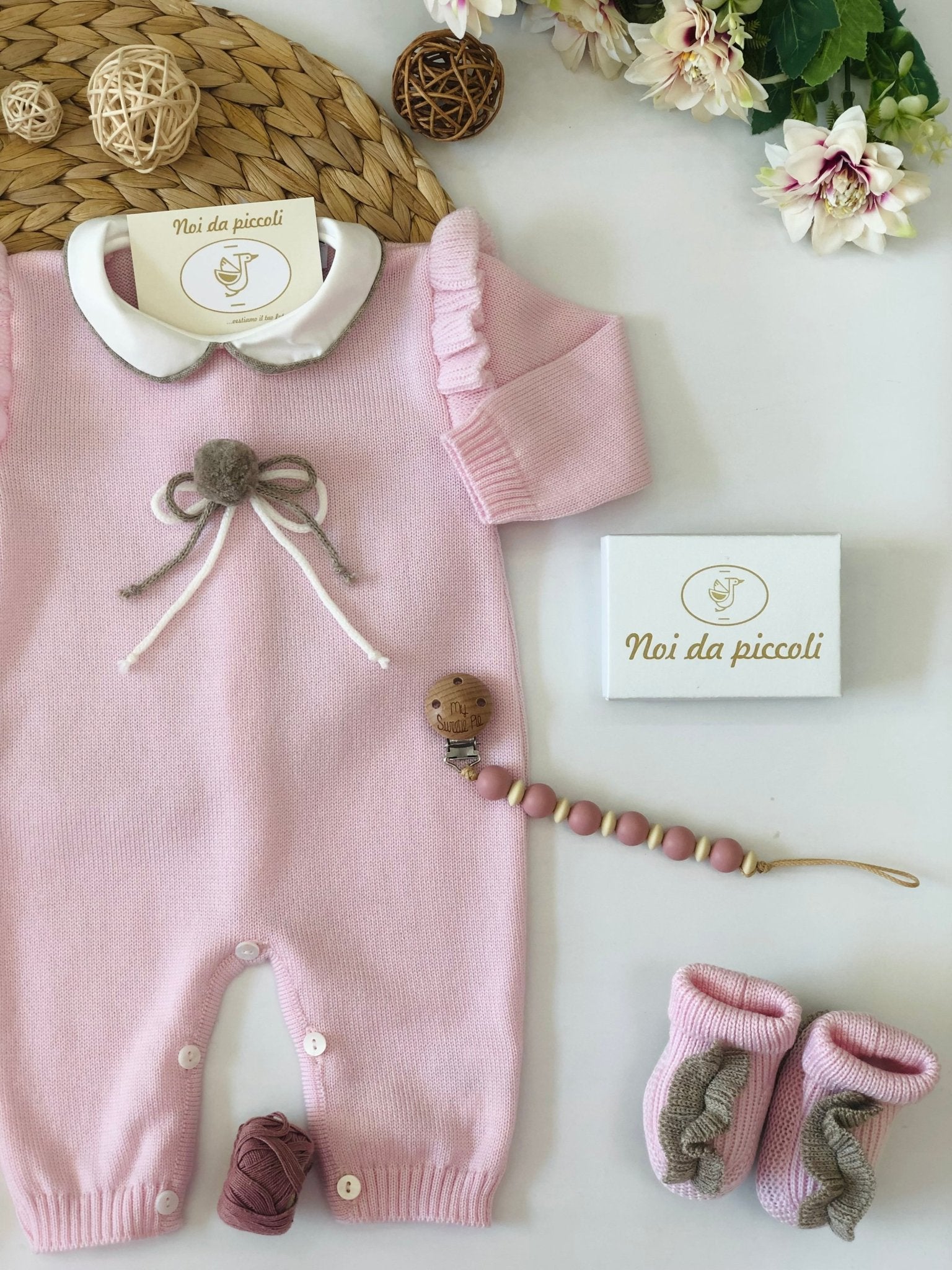 TUTINA CON BABBUCCE IN LANA MERINO EXTRAFINE ROSA E BEIGE - Noi da piccoli