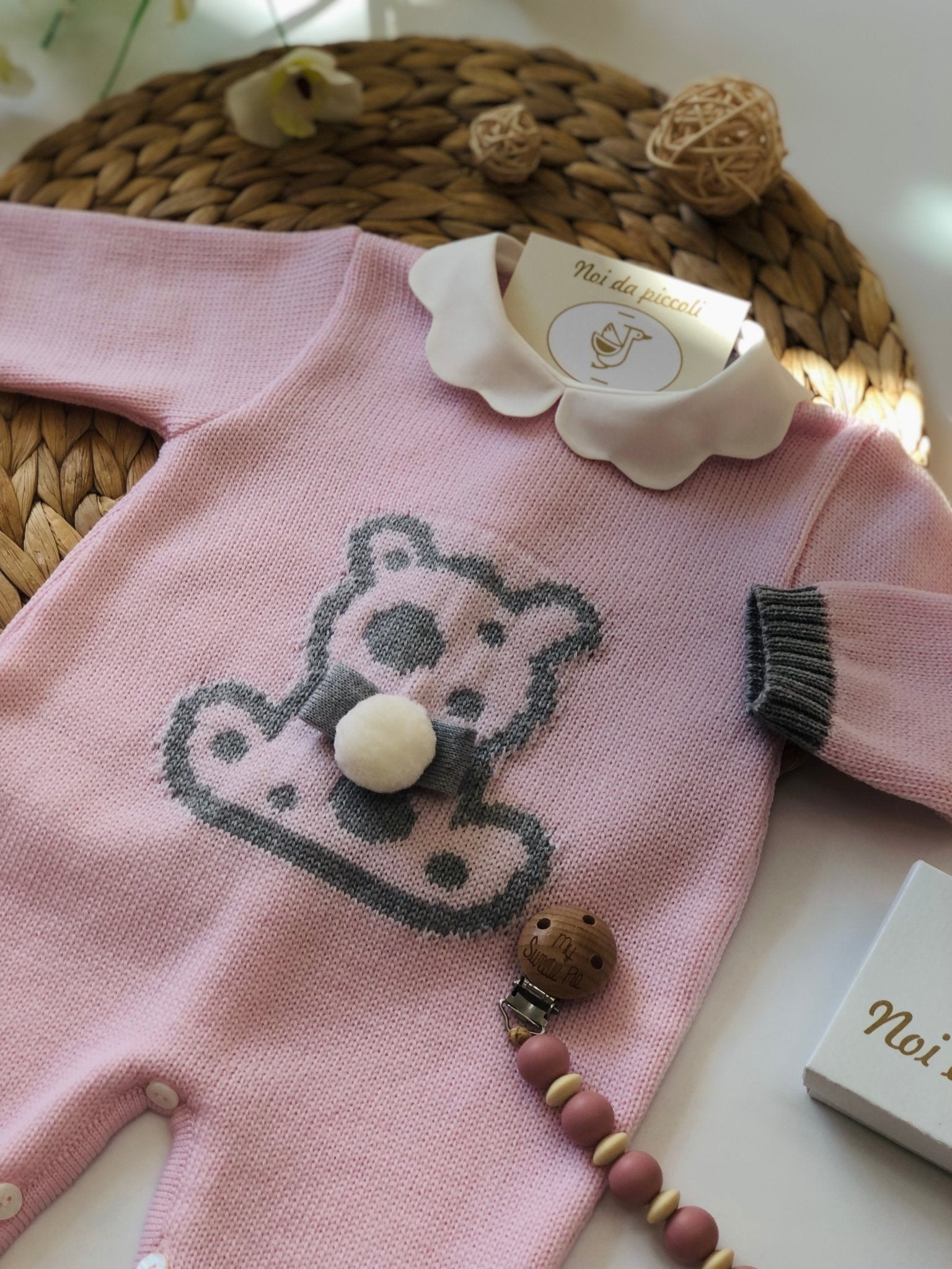 TUTINA CON BABBUCCE IN LANA MERINO EXTRAFINE ROSA E GRIGIO - Noi da piccoli