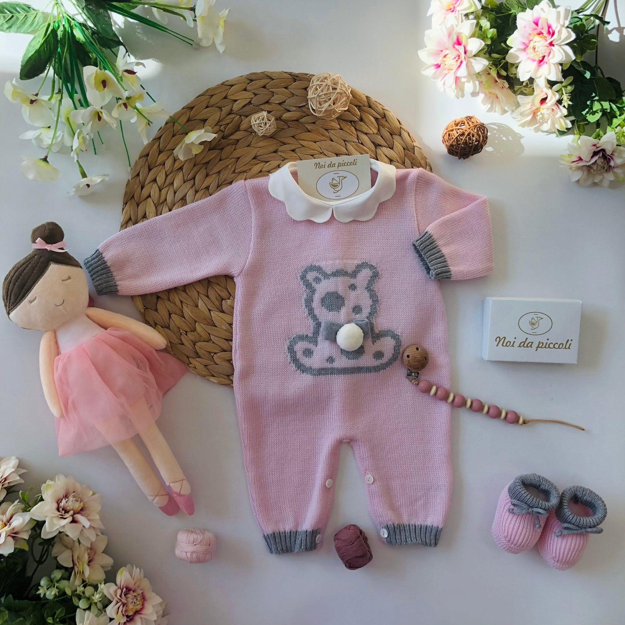 TUTINA CON BABBUCCE IN LANA MERINO EXTRAFINE ROSA E GRIGIO - Noi da piccoli