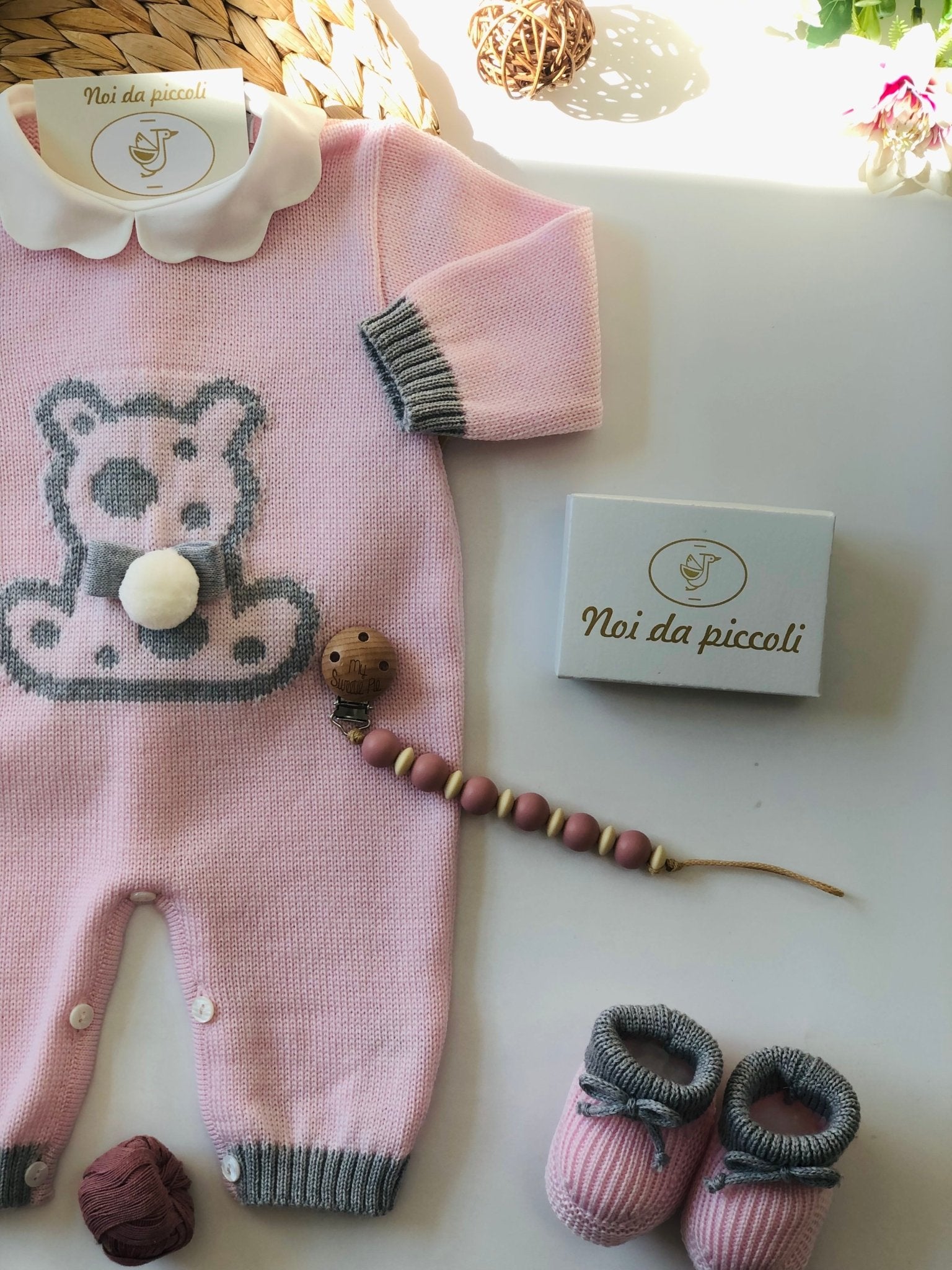 TUTINA CON BABBUCCE IN LANA MERINO EXTRAFINE ROSA E GRIGIO - Noi da piccoli