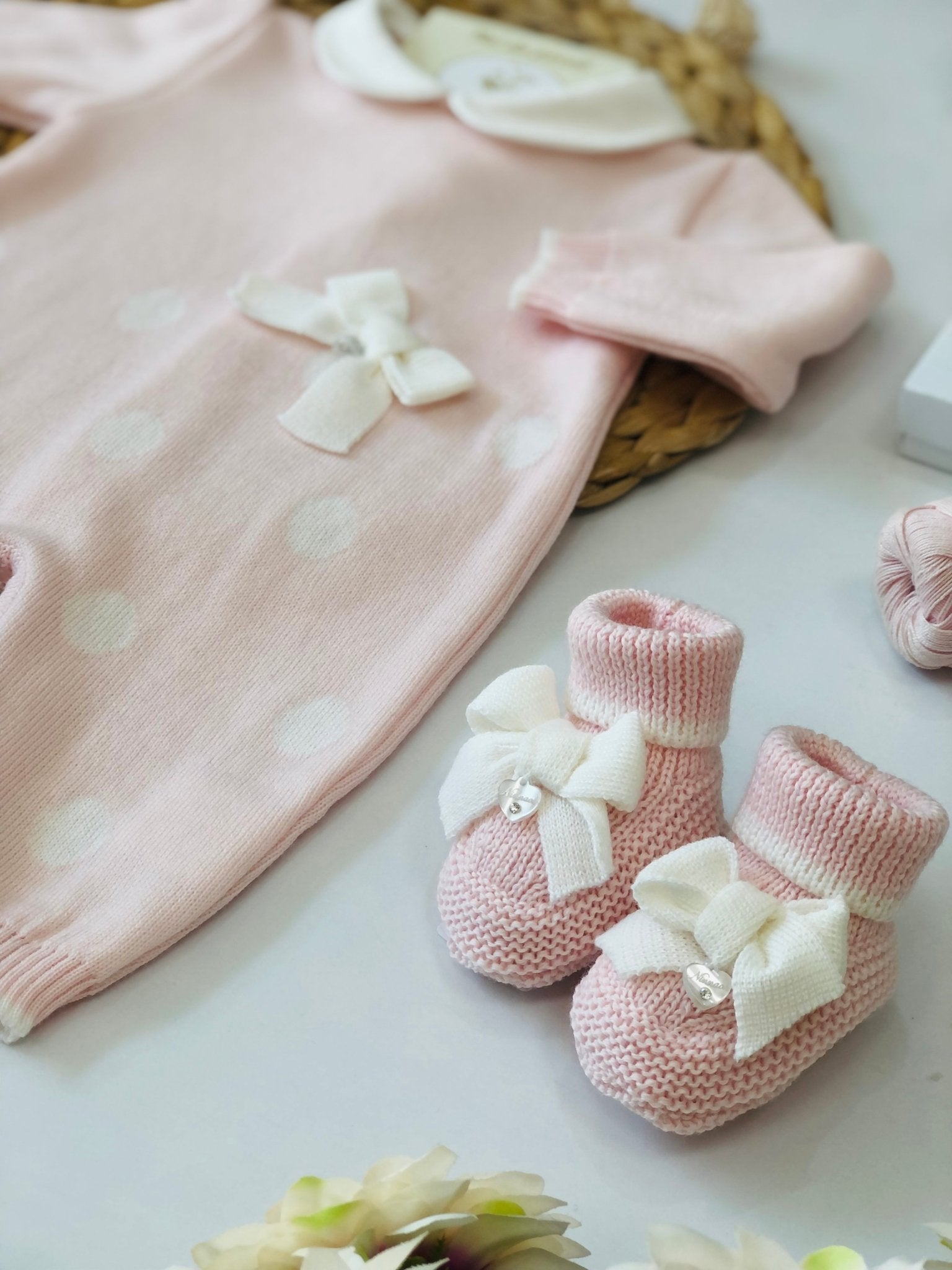 TUTINA CON BABBUCCE ROSA POIS PANNA 100% LANA - Noi da piccoli