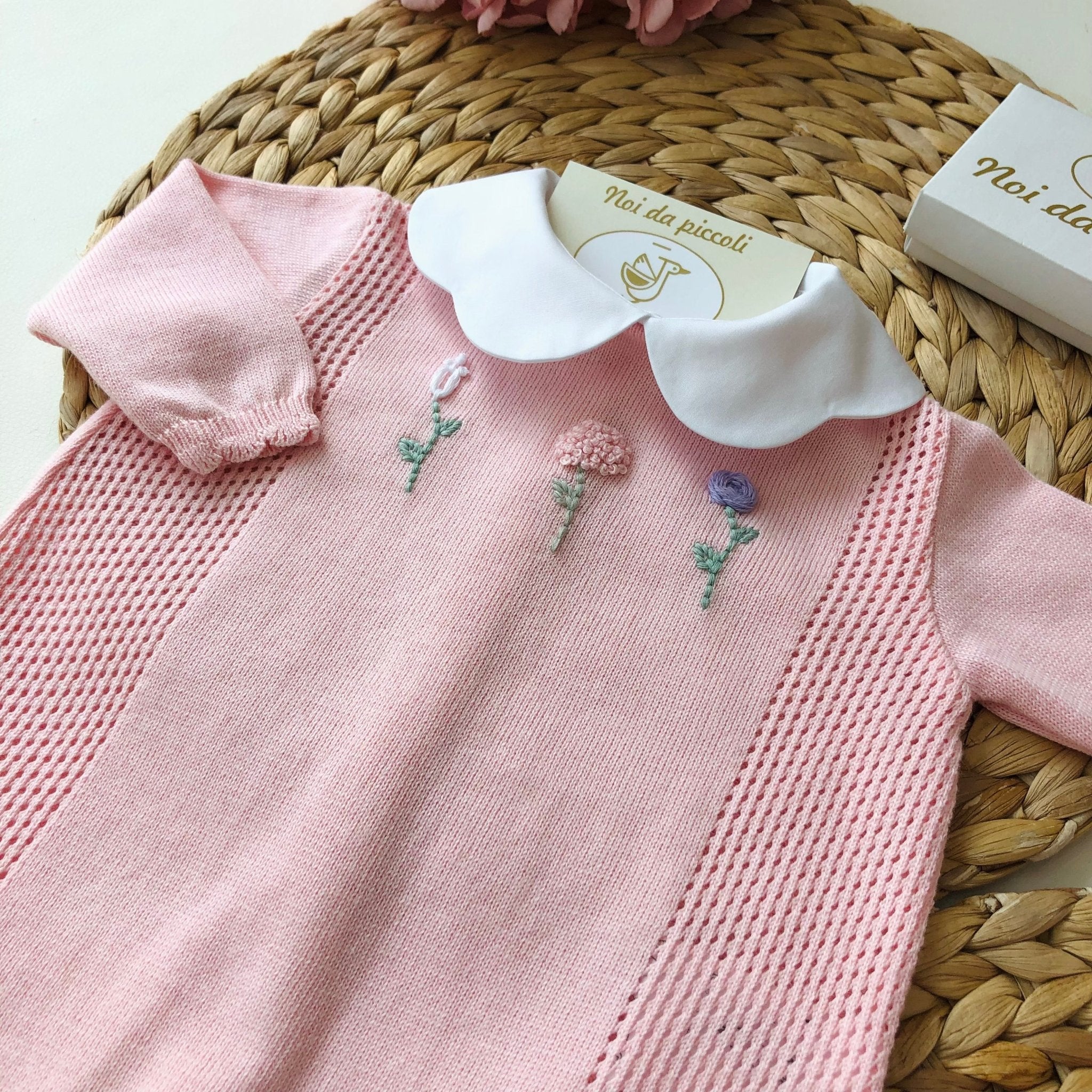 TUTINA CON SET PARURE FILO DI COTONE ROSA FIORITO - Noi da piccoli